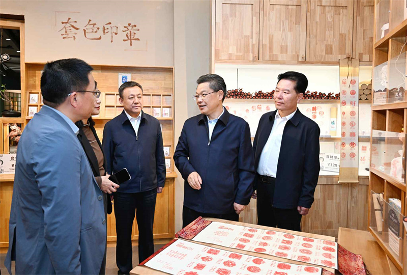 任振鶴在敦煌市調研時強調堅持以文化人以文惠民以文潤城以文興業 為經濟社會高質量發(fā)展提供最基本最深沉最持久的力量